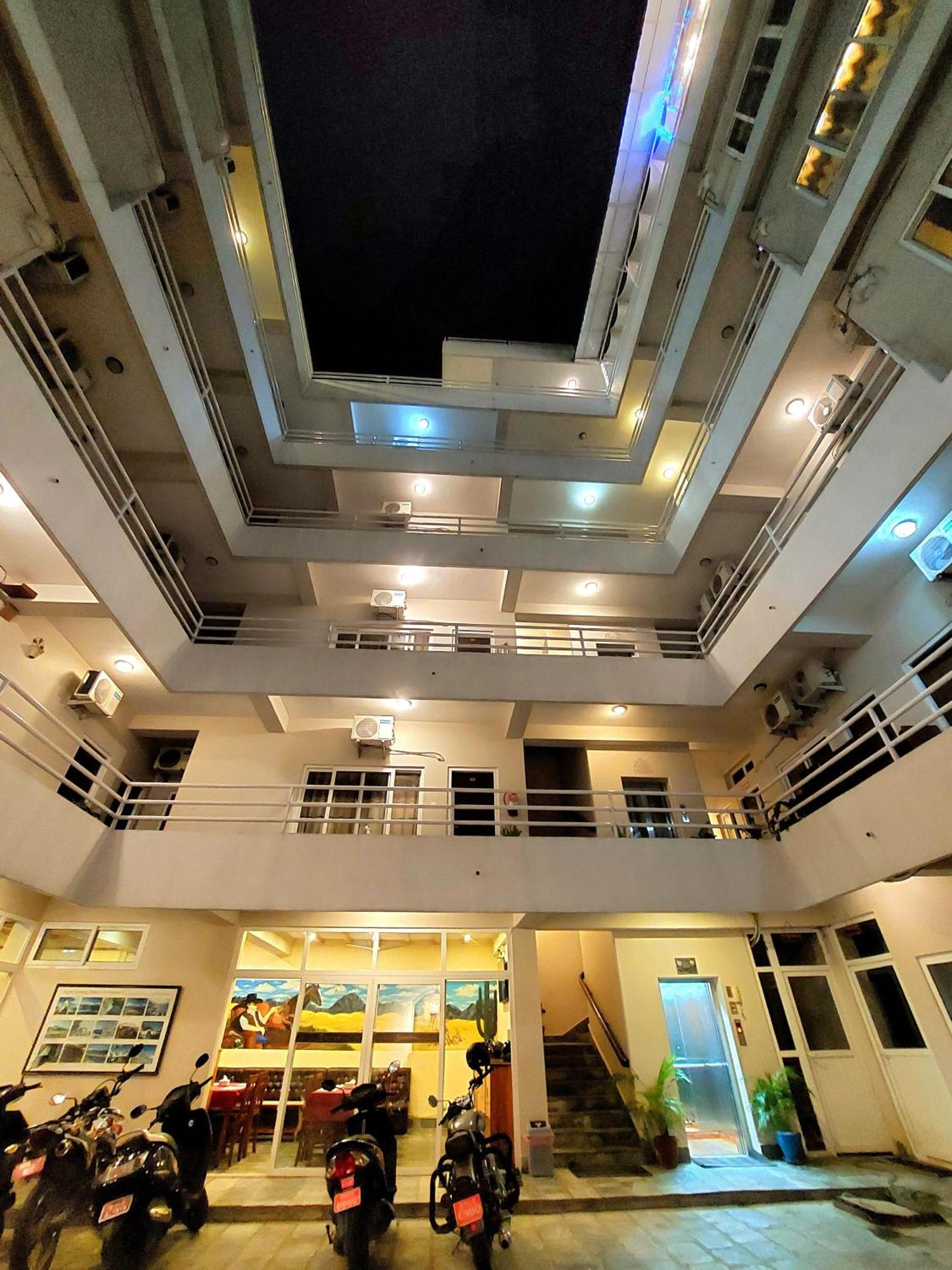 Hotel Kunja Покхара Екстер'єр фото